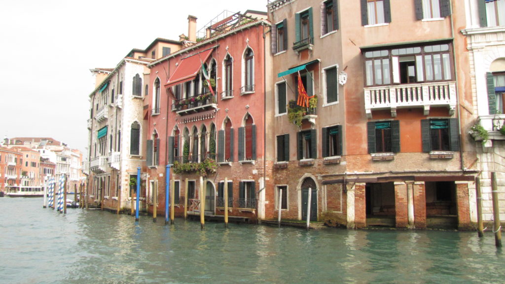 Venice with kids: Grand Canal from vaporetto. Copyright©2015 reserved to photographer. Contact mapandfamily.com