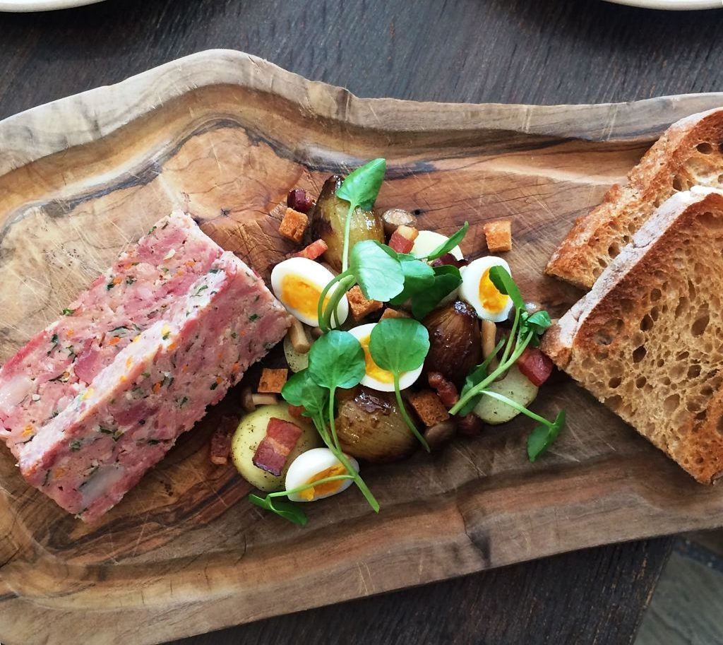 Coworth Park hotel ham and sourdough on platter from The Barn restaurant ©Coworth Park