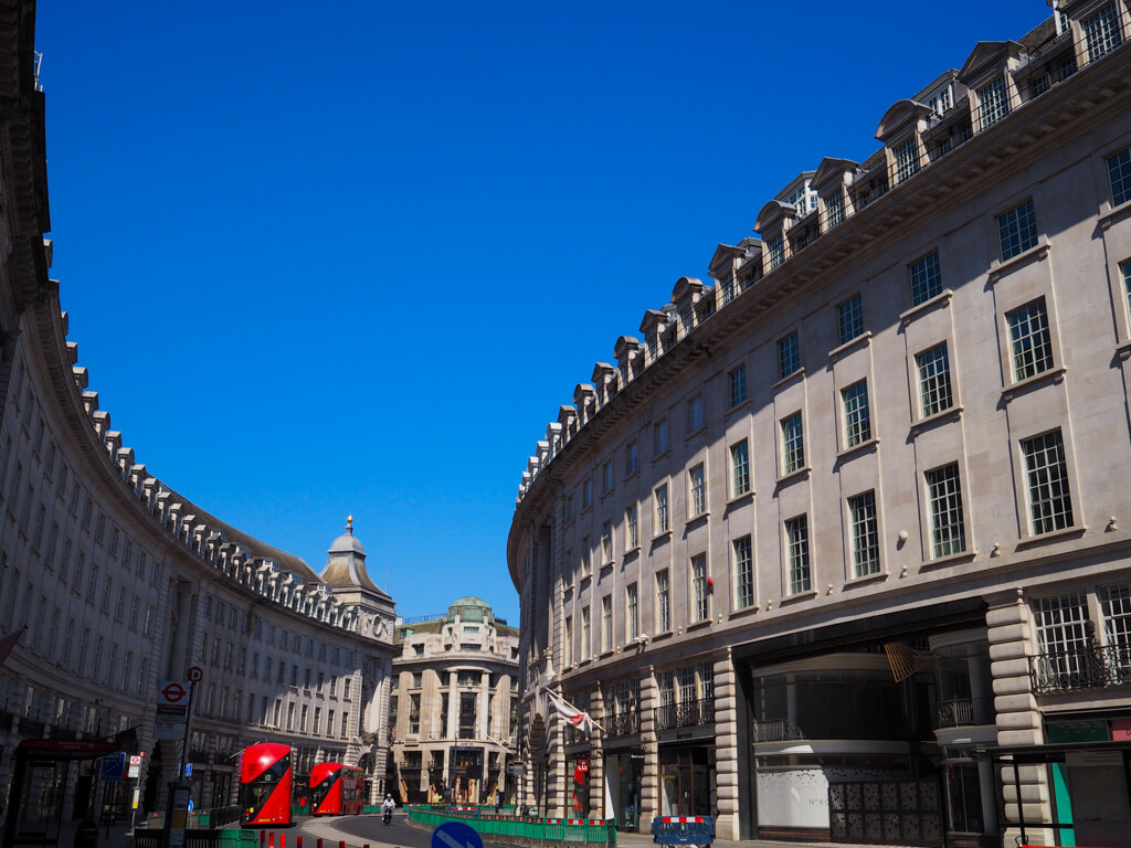 In central London the curves of Regent Street divide Mayfair and Soho. Copyright 2024@mapandfamily.com 