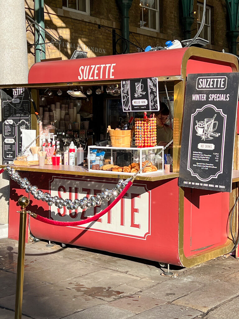 Suzette's pop up mulled wine station. Copyright@2024 mapandfamily.com